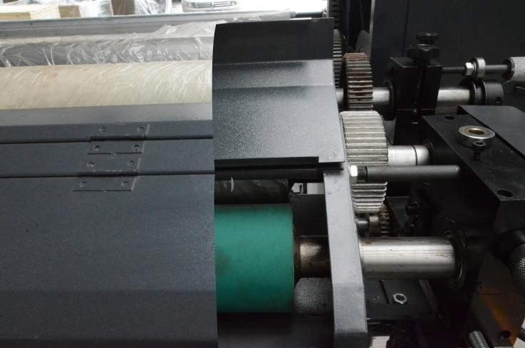 Βασισμένη στο νερό Flexographic μηχανή εκτύπωσης με το φρέαρ εξαερισμού που ξανατυλίγει 2,38 ΚΚ